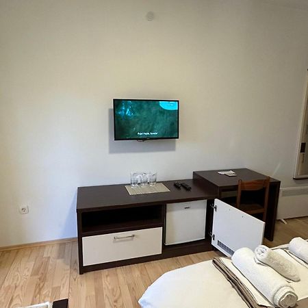 Vignjista Hotel Plužine Buitenkant foto