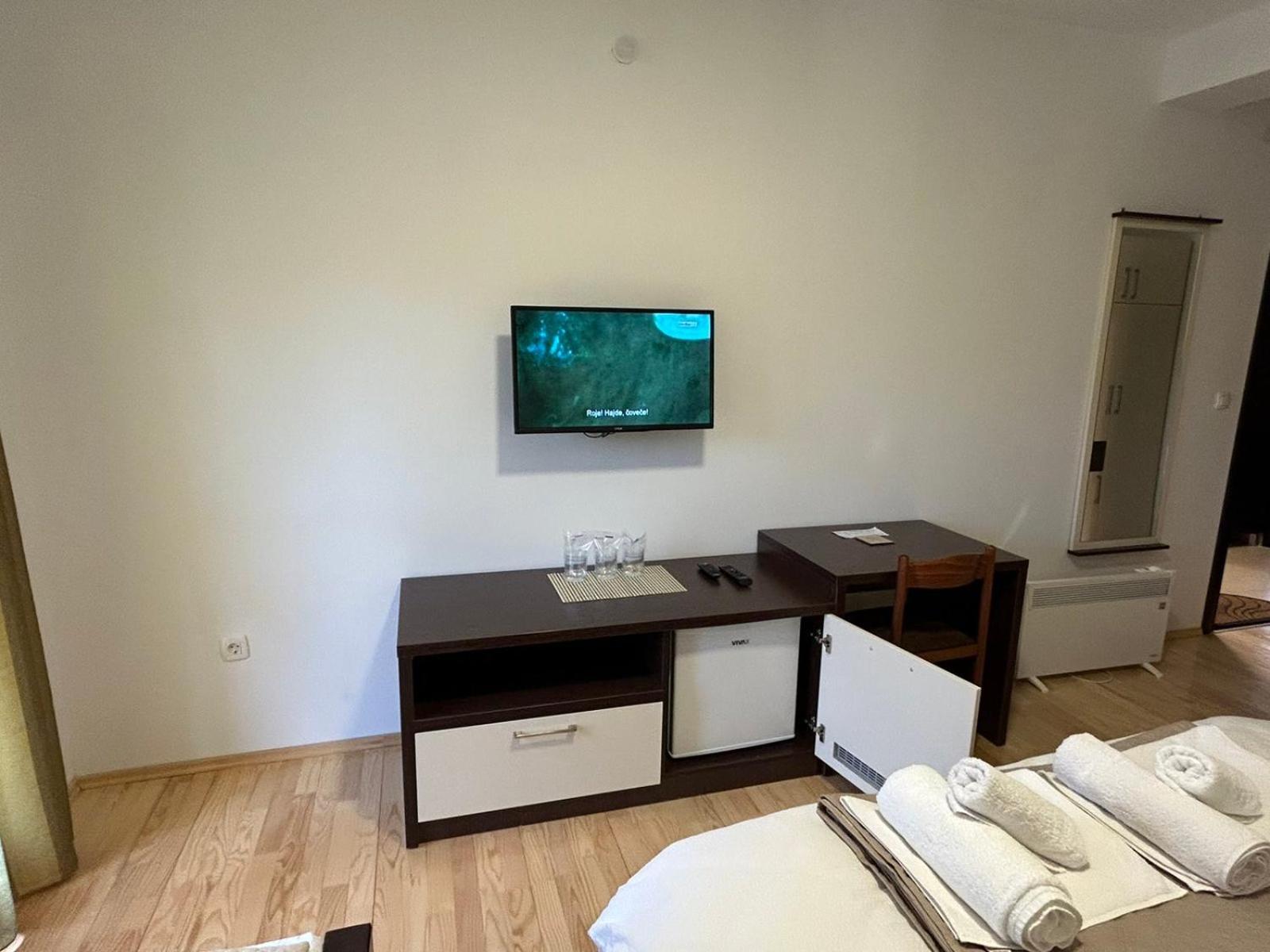 Vignjista Hotel Plužine Buitenkant foto