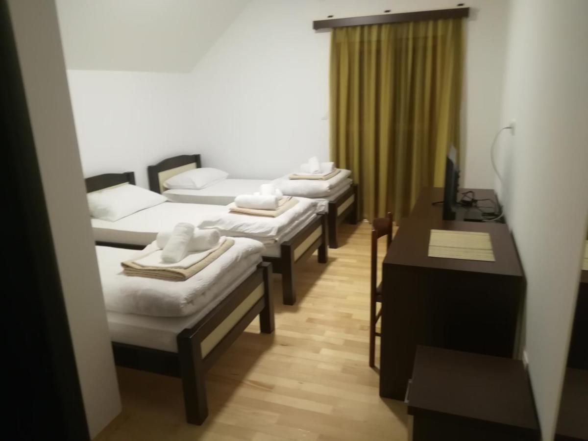 Vignjista Hotel Plužine Buitenkant foto